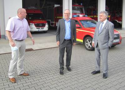 CDU Ratskandidat Alexander K�hne im Gespr�ch mit Landratskandidat Mathias Kr�mpel und NRW Innenminister Herbert Reul