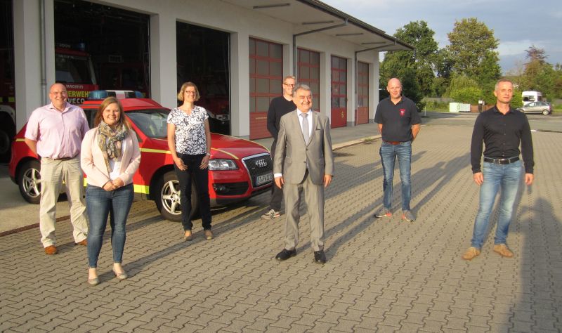Innenminister Herbert Reul mit einigen der CDU Ratskandidaten